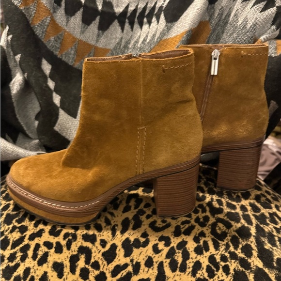 Steve Madden Brown Tan Heeled Boots with Chunky Heel - Picture 1 of 9